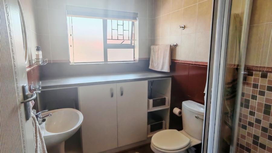 3 Bedroom Property for Sale in Fraaiuitsig Western Cape
